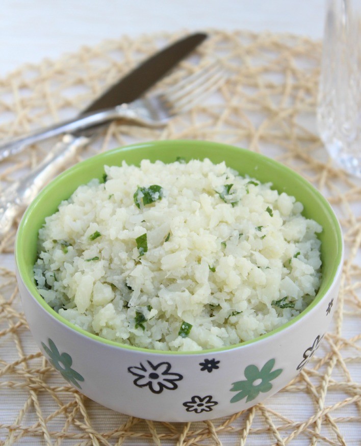 Mashed cauliflower in a bowl.