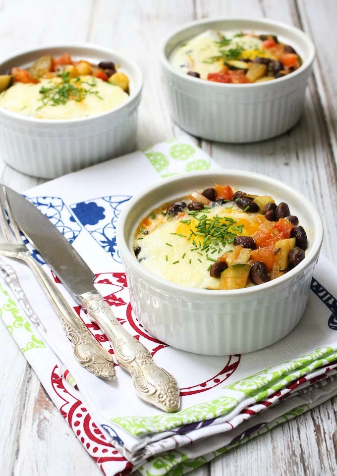 Bowls with baked eggs.