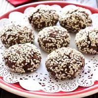 chocolate cookies with sesame seeds
