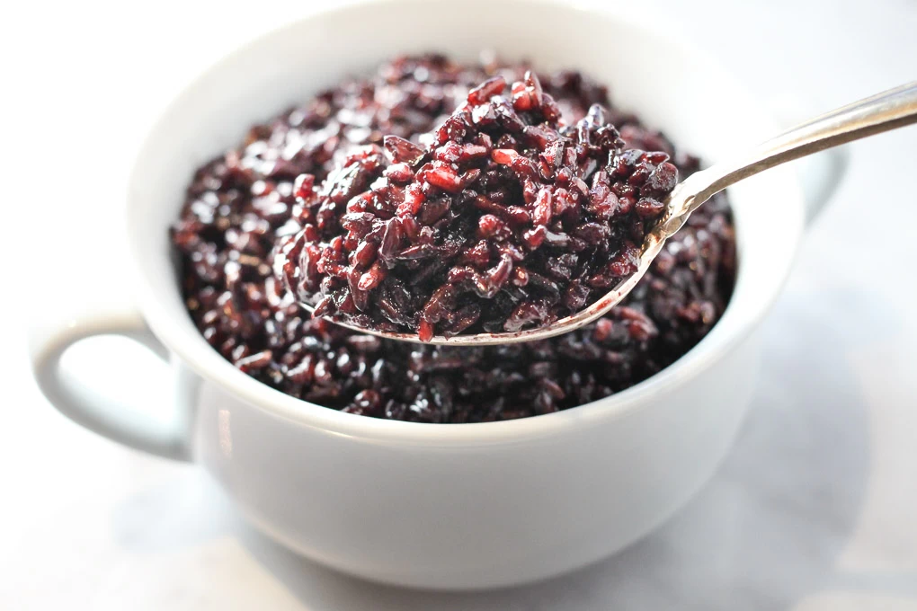 How to cook black rice using absorption method.