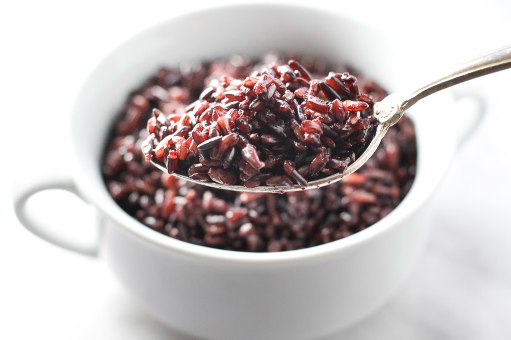 How to cook black rice using pasta method.