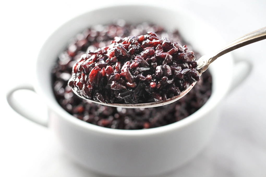 How to cook black rice using pilaf method.