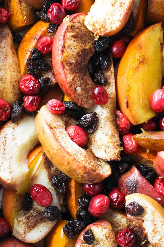 Close up of the baked fruit slices with cranberries and raisins.