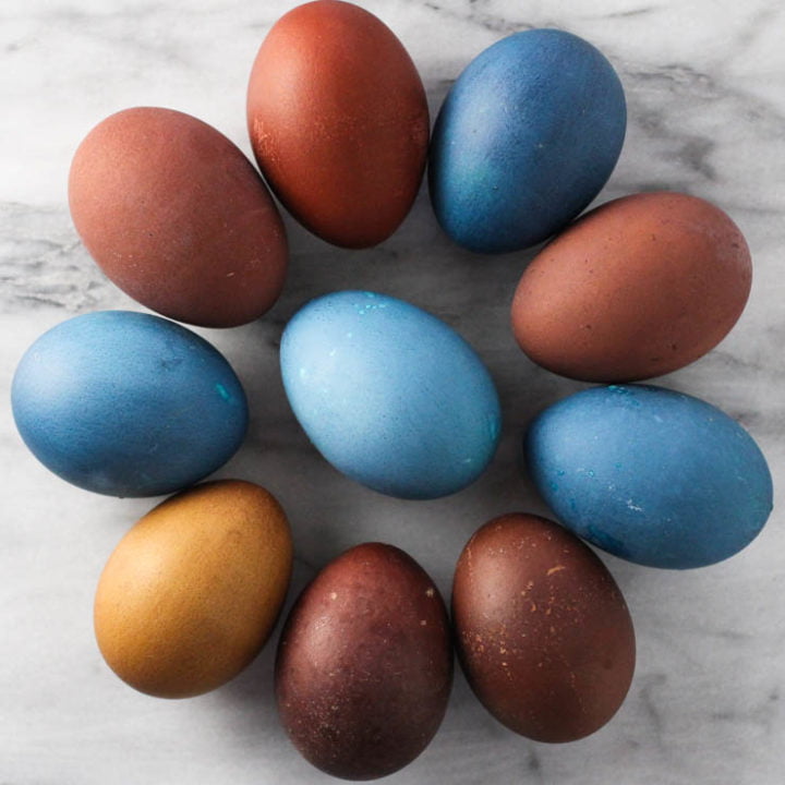 How to Dye Easter Eggs with Food Scraps