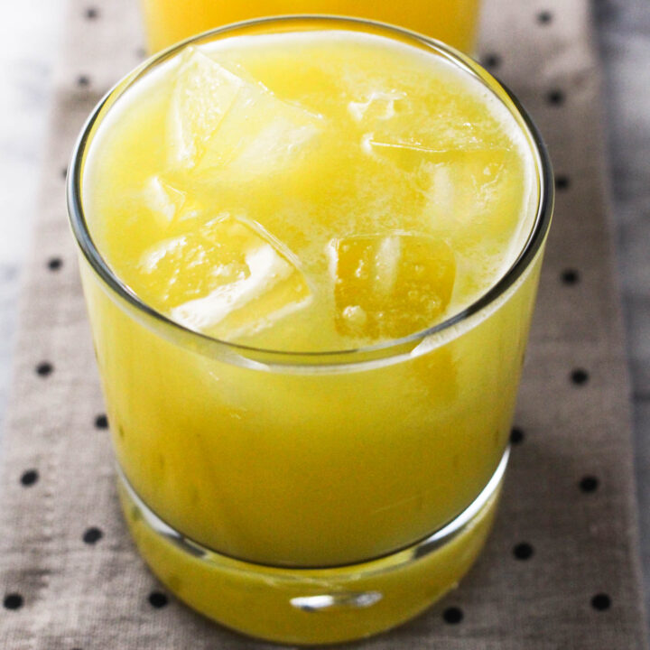 How to Make Pineapple Juice (Easy Recipe)
