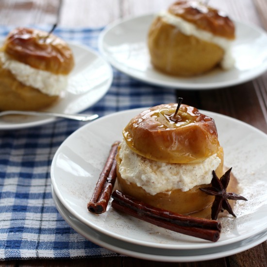 Baked apples with ricotta on a plate.